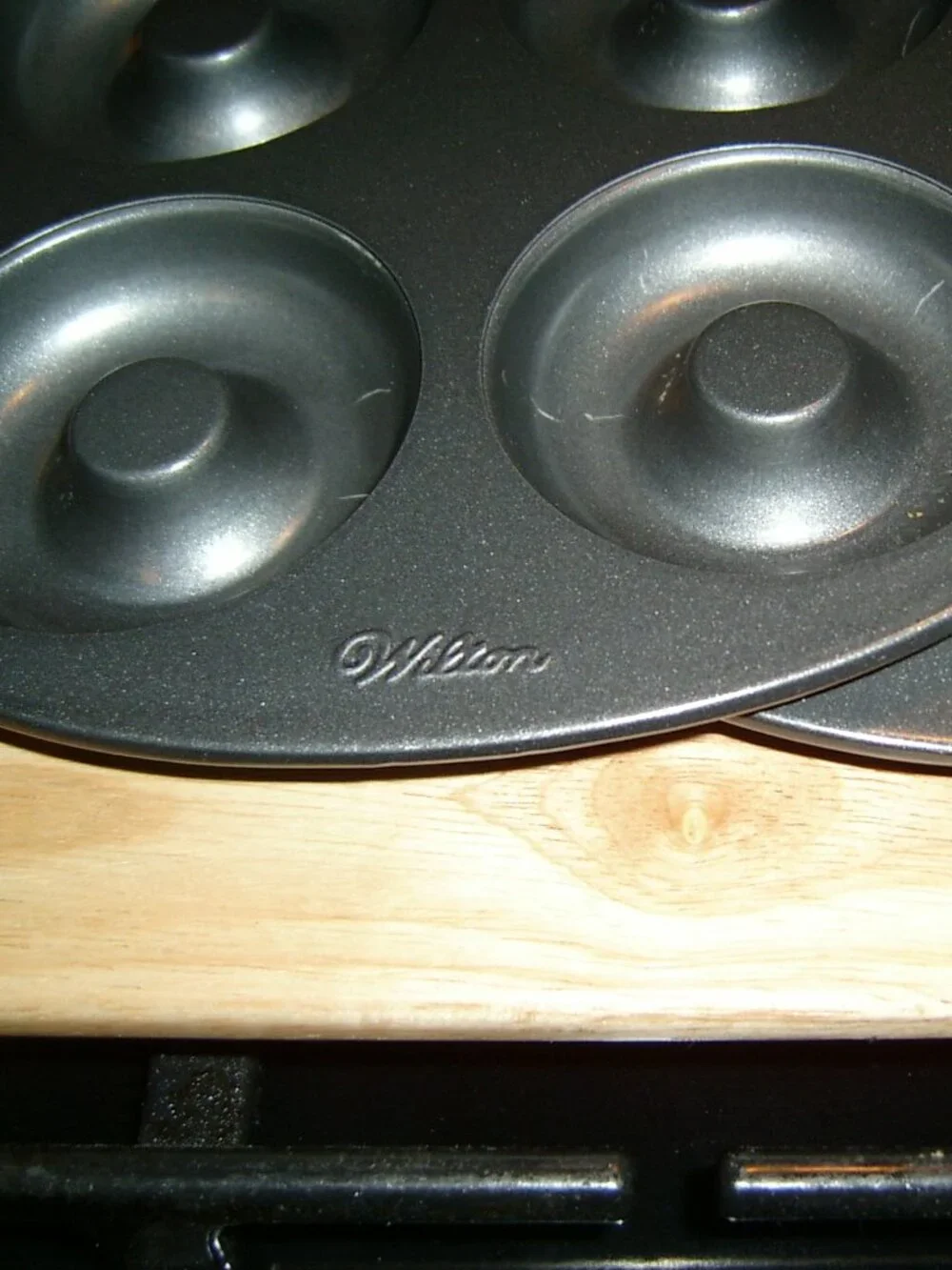 Wilton Set of 2 Doughnut Baking Pans, VGUC